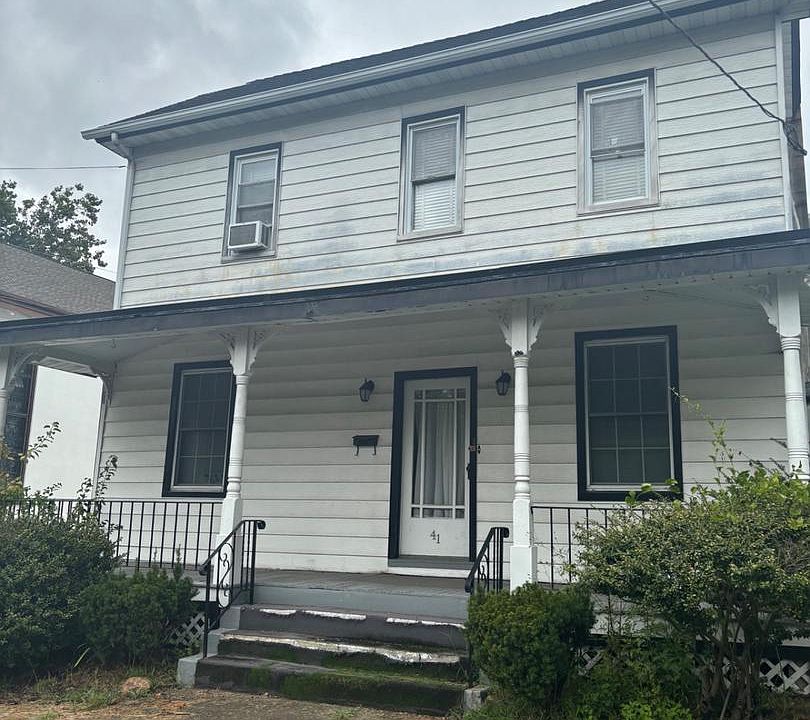 1st image of 41 Main St