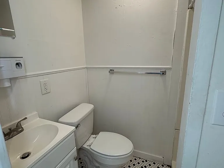 306 E Main St — Photo 4