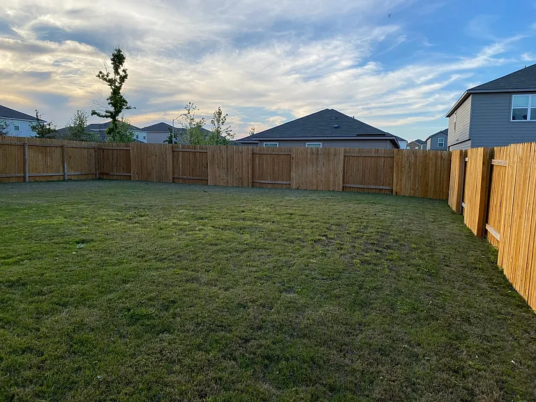 101 Maywood Ln — Photo 4