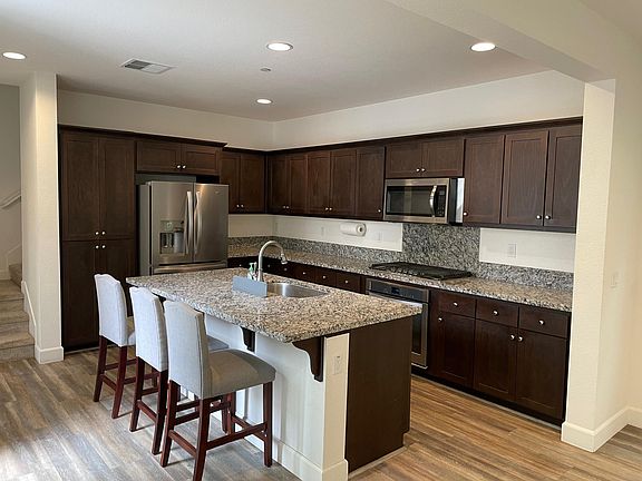 Kitchen with integrated appliances and good-sized breakfast bar