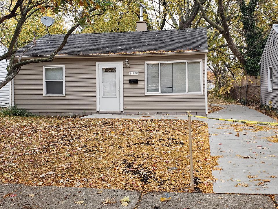 Brand new driveway and front walk!