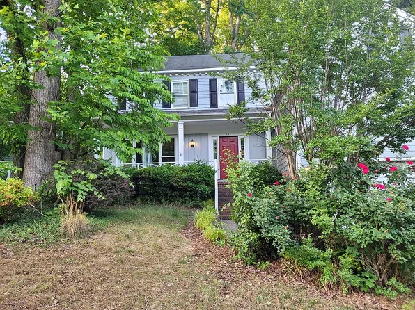 14 Country Woods Ct, Greensboro, NC 27410