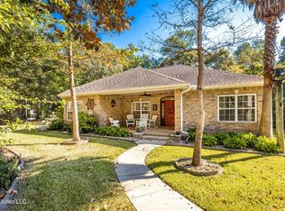 3020 N 4th St, Ocean Springs, MS 39564