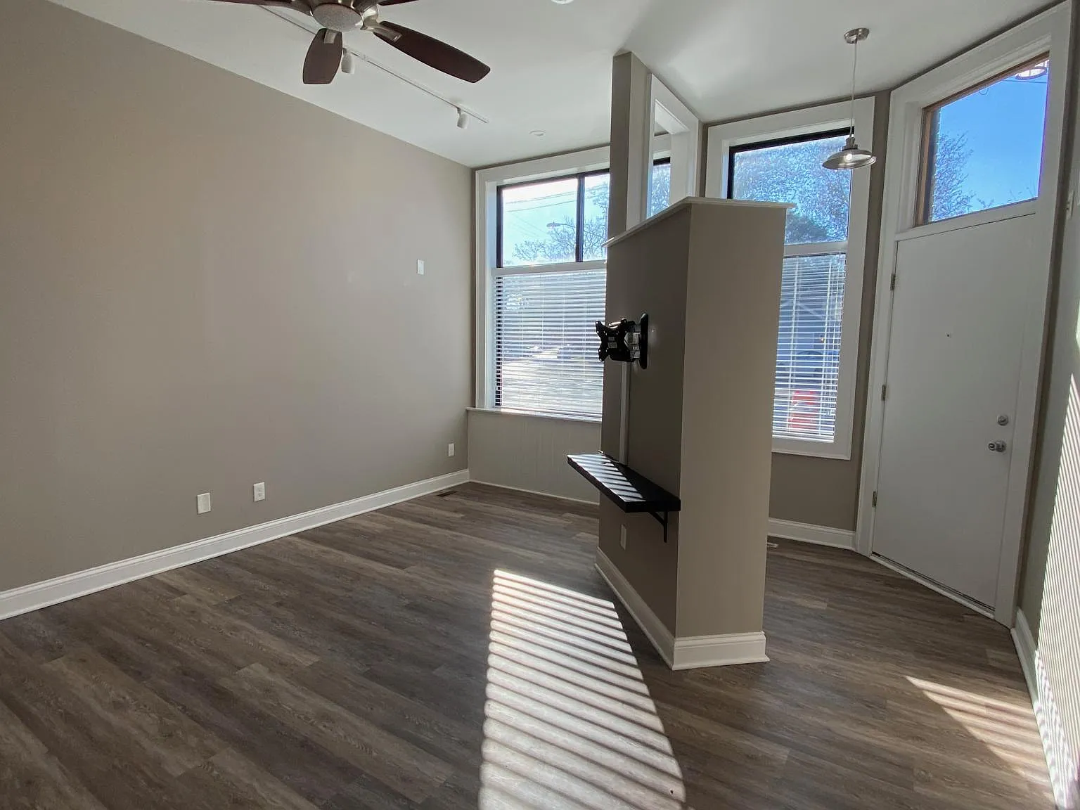 1 bed, 900 sqft, $1,499 — Photo 3