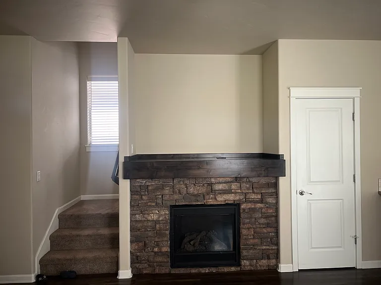 2910 SW Yew Park Ln — Photo 1