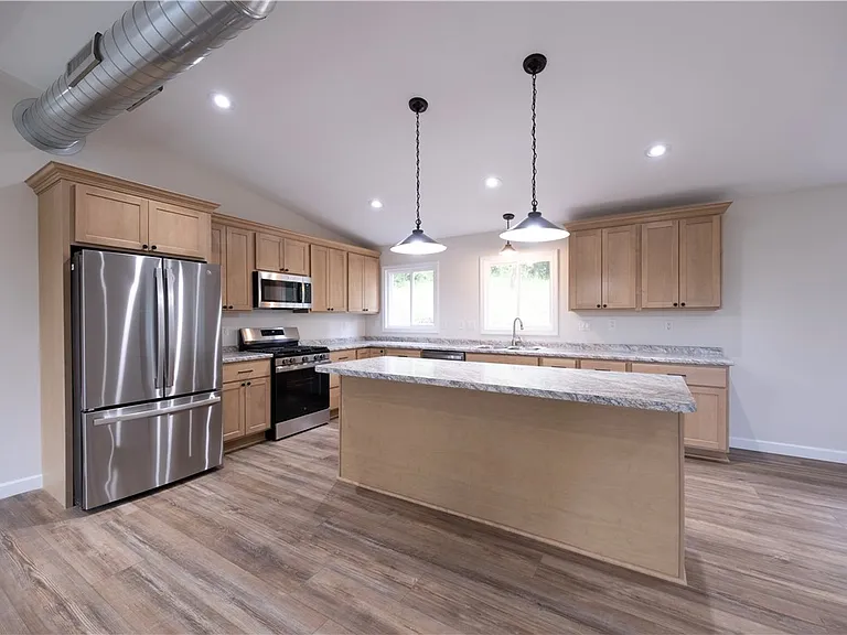 1165 Kings Ln — Photo 7
