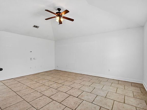 4th image of 15116 Rosewood St