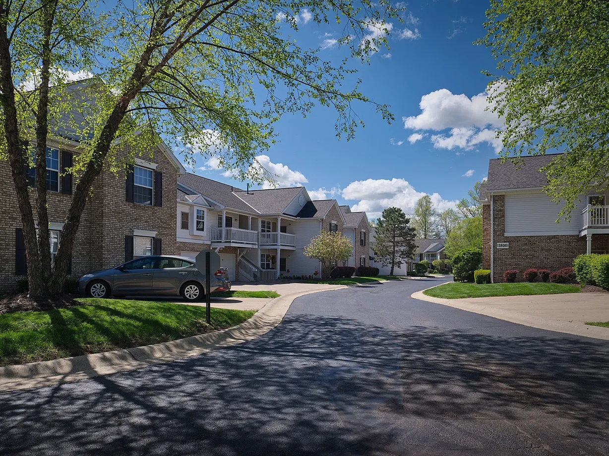 Fairway Park Apartments — Photo 1