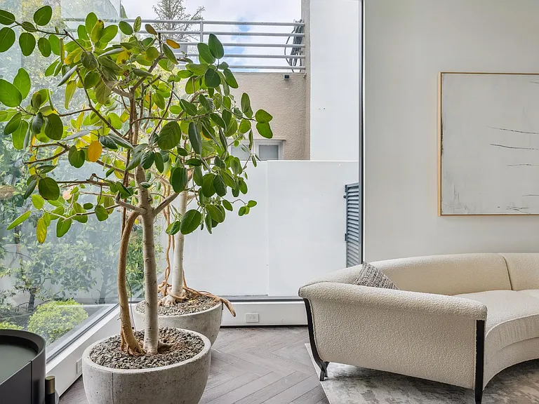 213 S La Peer Dr — Photo 9