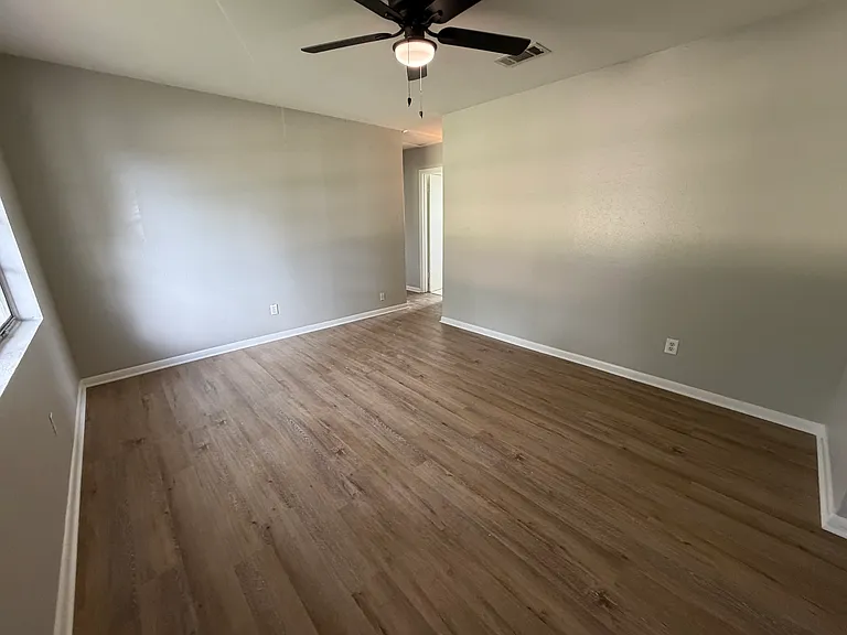 1401 Gardenia St — Photo 3