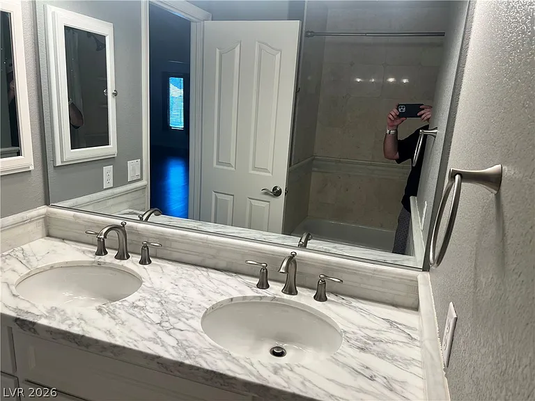 8225 Woodland Prairie Ave — Photo 39