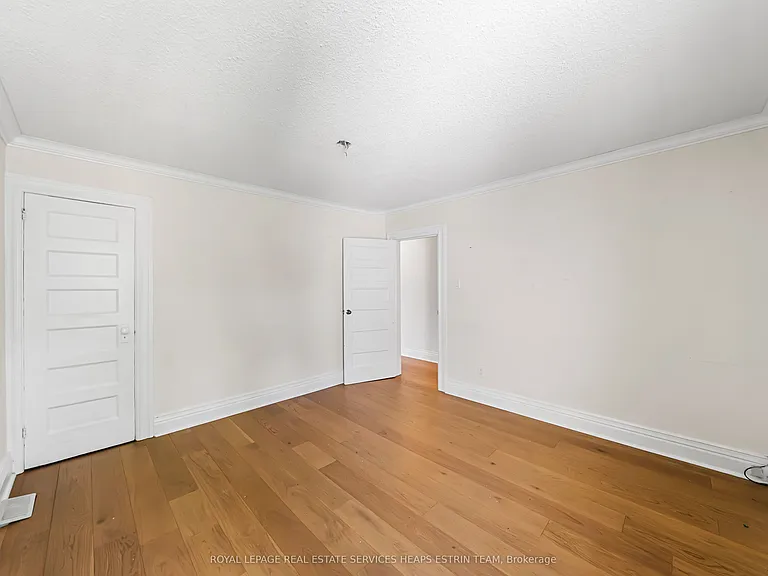 624 Pape Ave — Photo 21