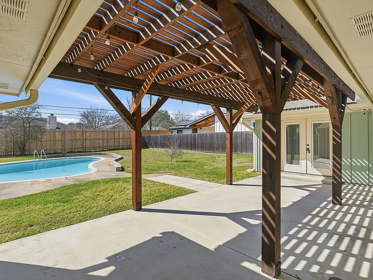 1409 Highland Dr — Photo 7