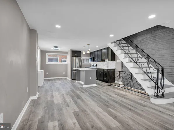 7039 Clover Ln, Upper Darby, PA 19082