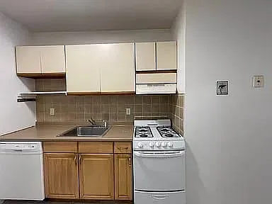 3027 Kennedy Blvd #34 — Photo 9