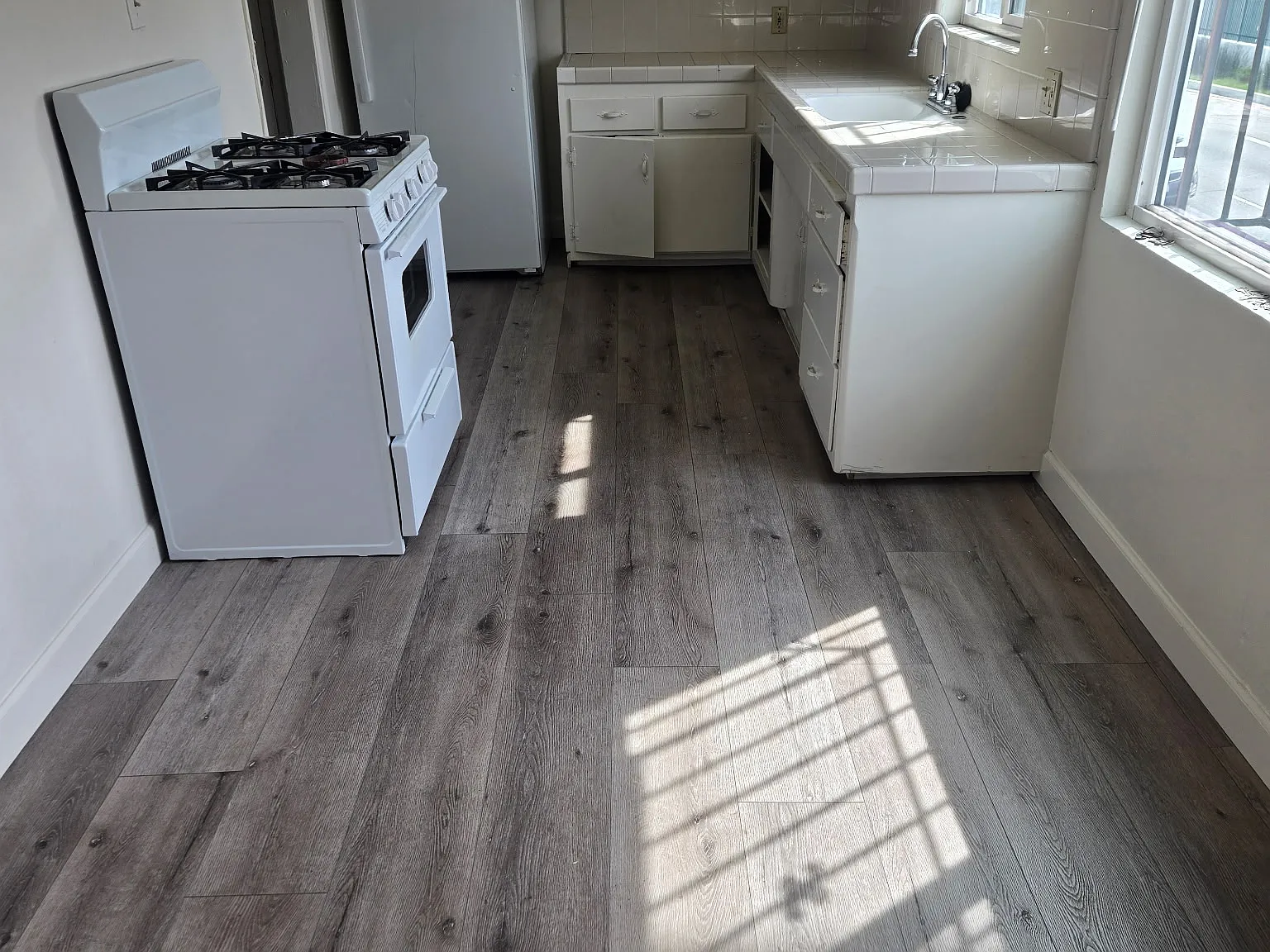 3 bed, 1.5 bath, 800 sqft, $2,850 — Photo 2