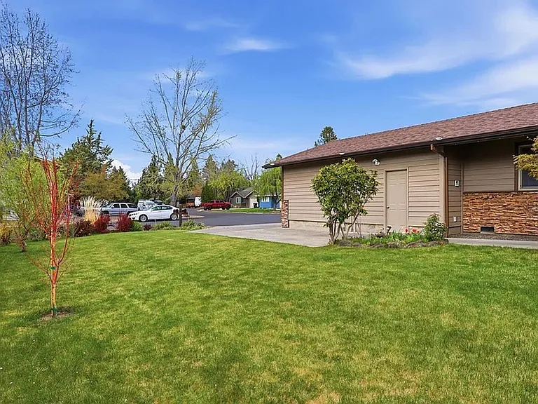 149- 1735, 1737 NE Wichita Way — Photo 12