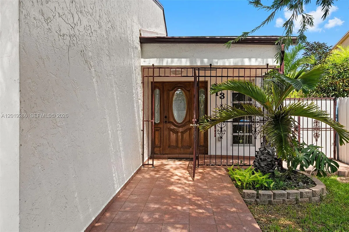 Building Photo - 13 SW 97th Pl