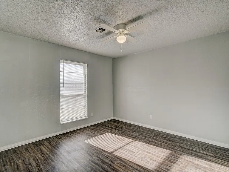 824 SE 14th St — Photo 3