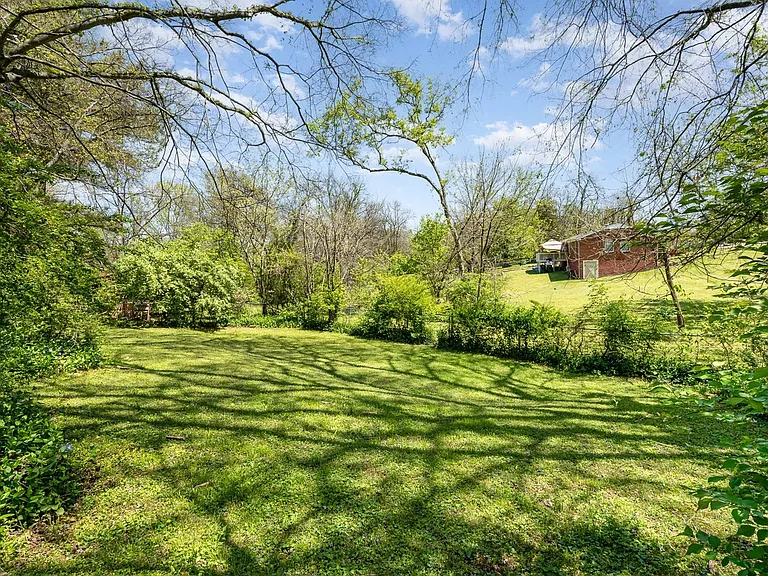 216 Granada Dr — Photo 16