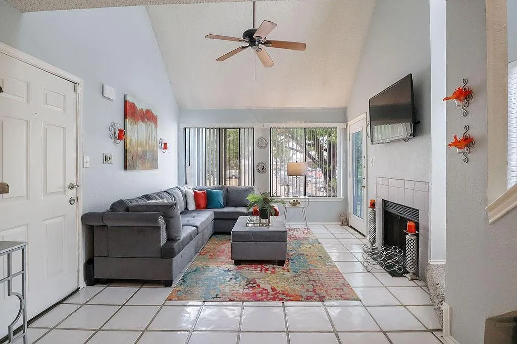2300 Bamboo Dr — Photo 1