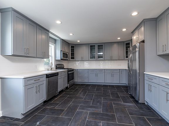 4th image of 57 Earle Ave Floor 2