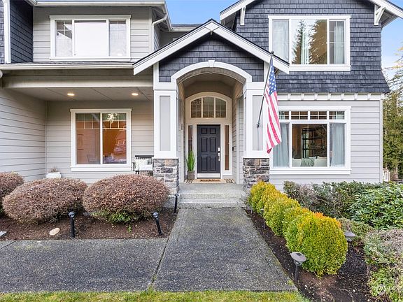 4th image of 8016 Wenatchee Place NW