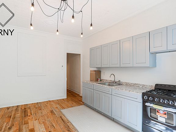 2nd image of 256 Melrose St APT 1r