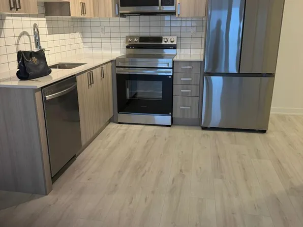 1010 Sandy Beach Rd #411, Pickering, ON L1W 3X5