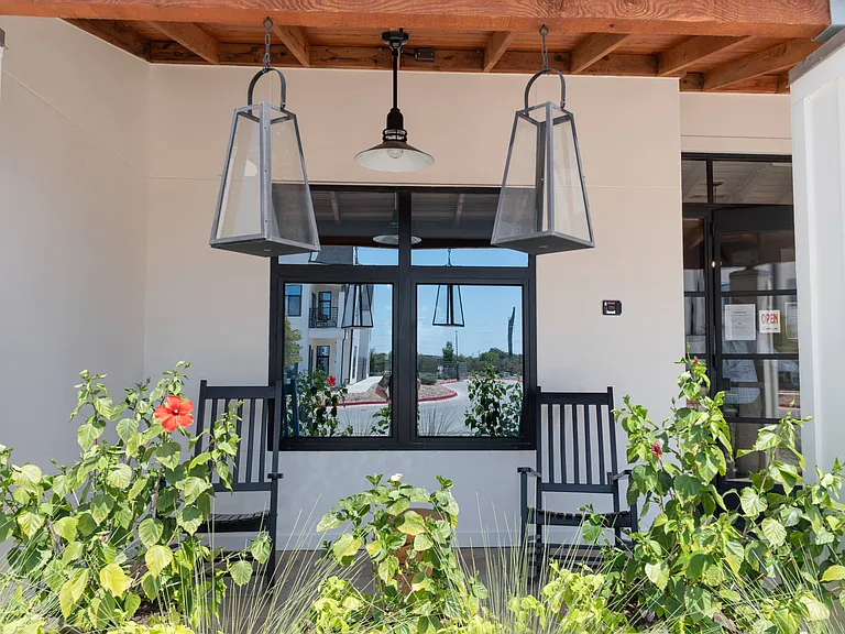 Hermosa Village Apartments — Photo 15
