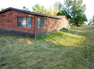 112 Lark Ln, Bismarck, ND 58504