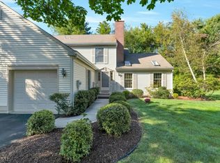 92 Commonwealth Dr, Basking Ridge, NJ 07920