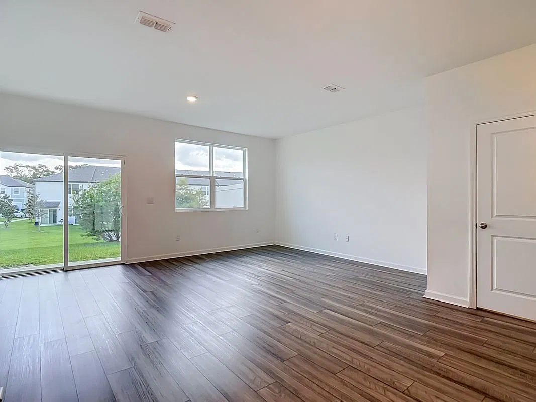 3 bed, 2.5 bath, 1386 sqft, $1,995 — Photo 3