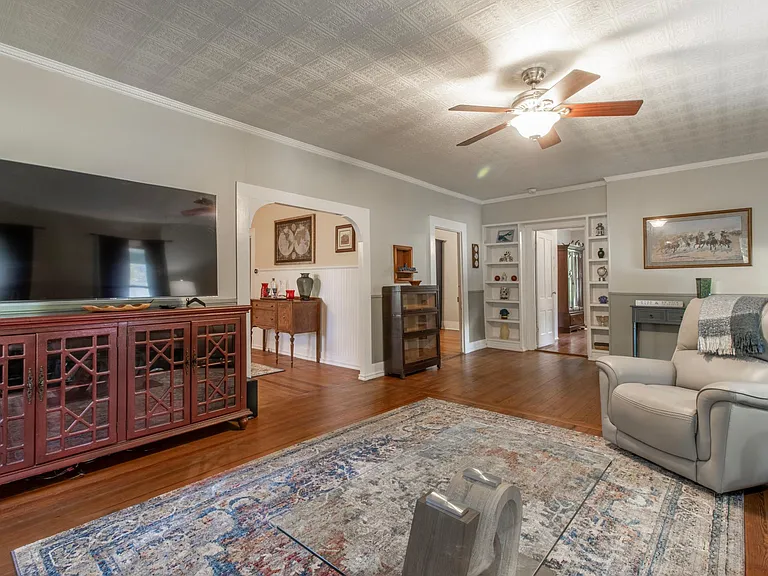 1503 S Elm St — Photo 28