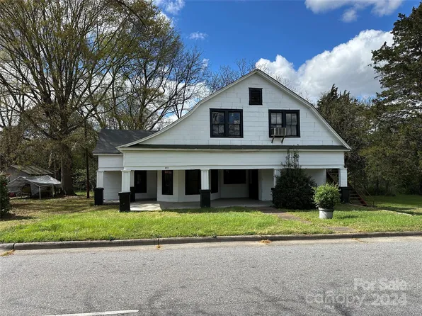 833 9th St NE, Hickory, NC 28601