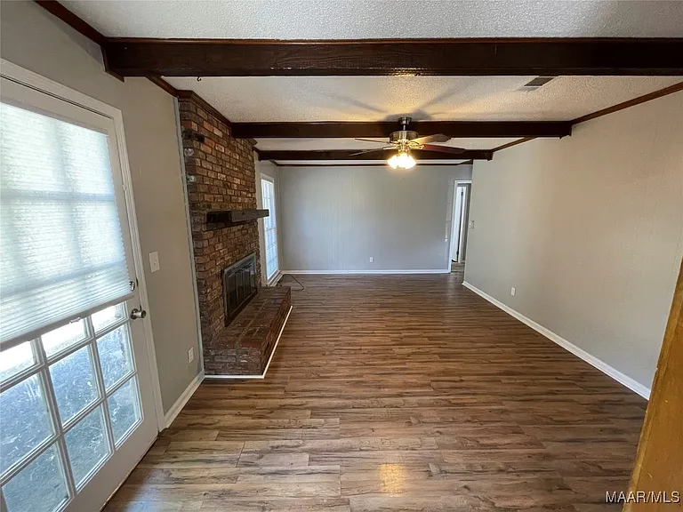 3925 Strathmore Dr — Photo 11
