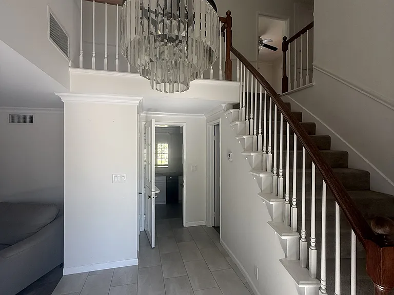 217 Starlane Dr — Photo 3