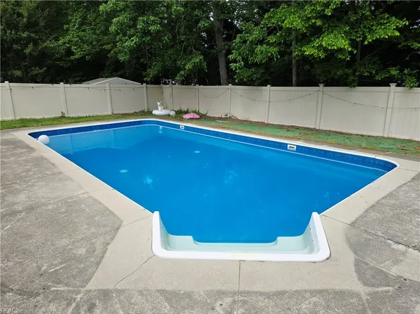 2113 Spinning Wheel Ct, Virginia Beach, VA 23456