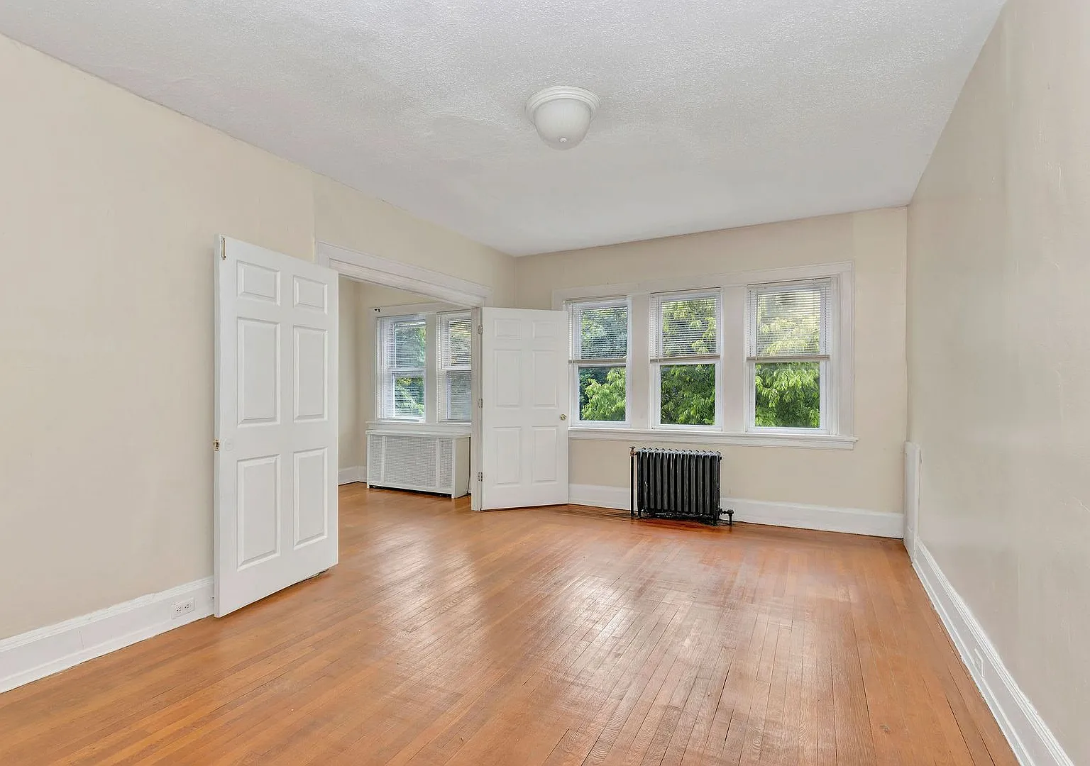 Historical Apartments l Oak St — Photo 3