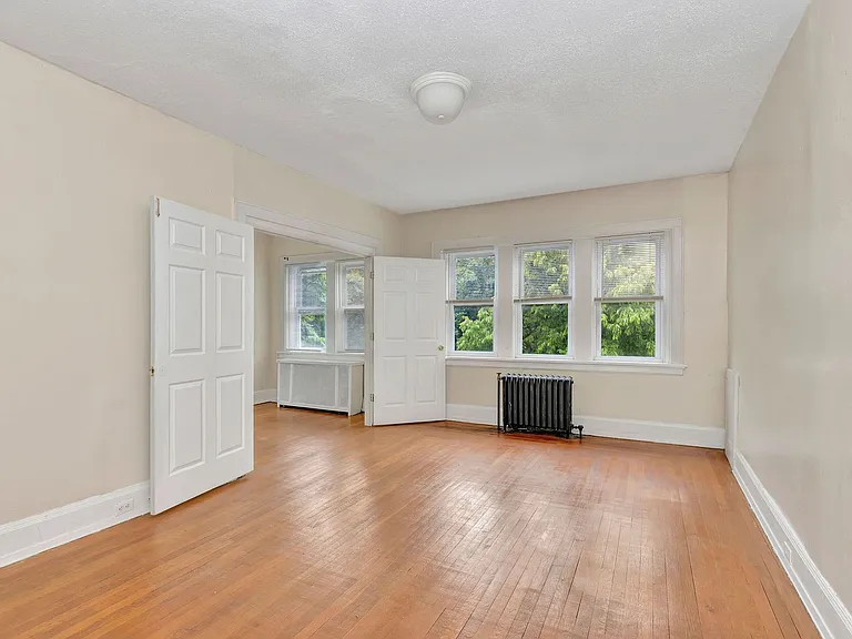 Historical Apartments l Oak St — Photo 15