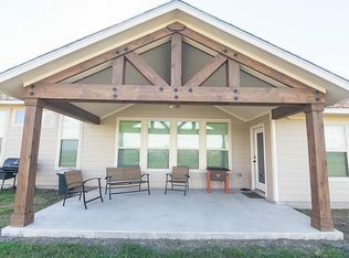 4955 Middle Creek Rd, Schulenburg, TX 78956