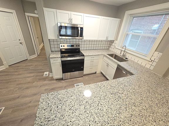2nd image of 4955 Lindenwood Ave APT 1E