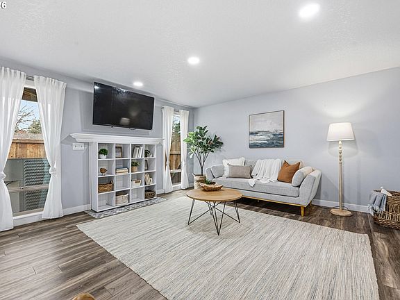 4th image of 20464 SW Rosa Dr