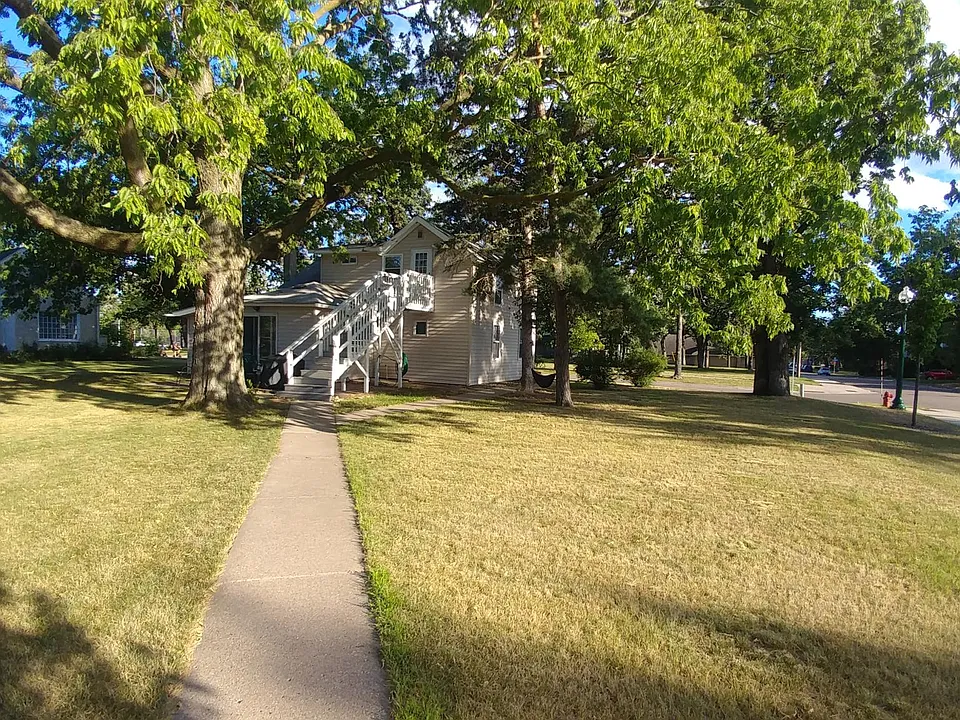 Side yard walkway to your door
