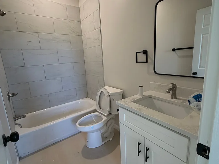 3900 Roland Ave — Photo 19