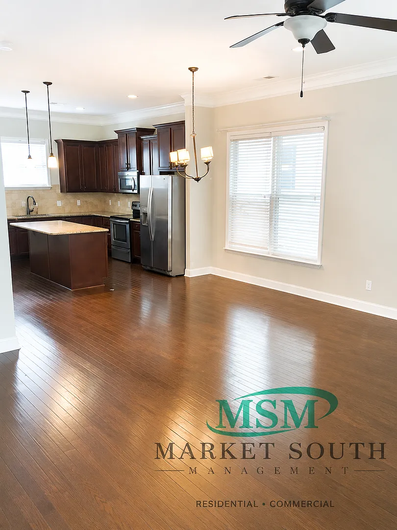 **Application Pending Lovely Home On Lincoln St — Photo 3