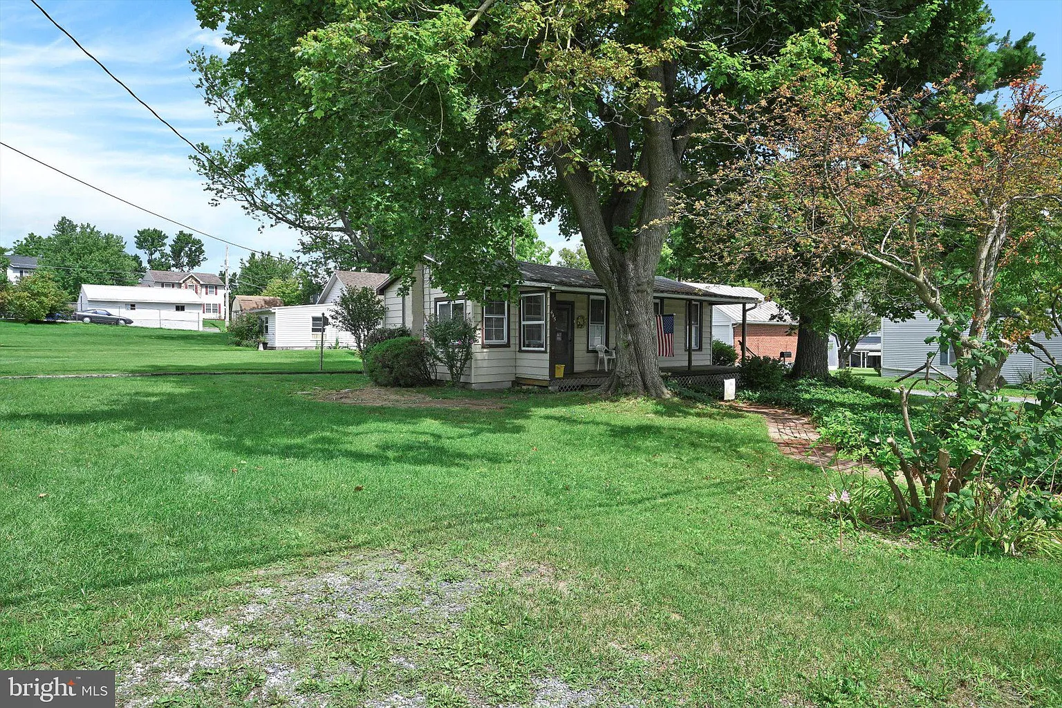 445 W Fairview St photo 1