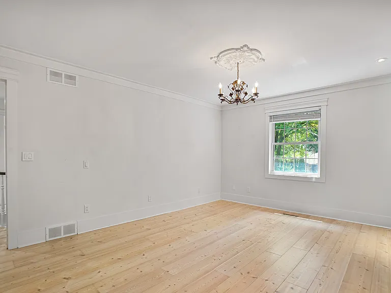 1713 Phillbrook Cres — Photo 28