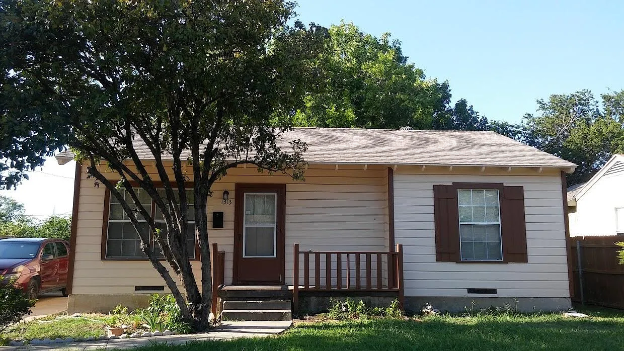 1313 Nash St — Photo 2
