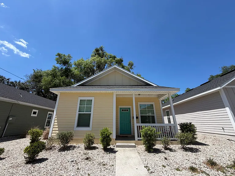 420 NW 1st St — Photo 1